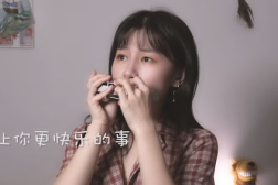 小姐姐给我吹口琴,小姐姐吹奏的动人旋律