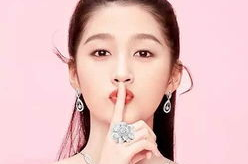 珠宝小姐姐抱着娃娃头像,温馨与时尚的完美融合