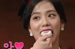 圆脸小姐姐吃年糕头像,圆脸小姐姐的甜蜜年糕时光